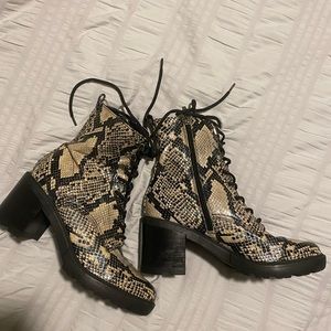 Brand New Marc Fisher snakeskin booties🖤